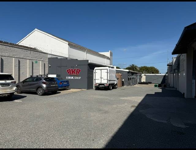 3,200M² WAREHOUSE FOR SALE IN EAST LONDON CENTRAL